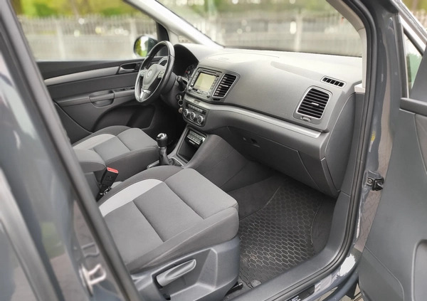 Volkswagen Sharan cena 47900 przebieg: 196100, rok produkcji 2014 z Dolsk małe 232
